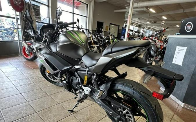 2024 Kawasaki Ninja® 650 Metallic Matte Dark Gray/Metallic Spark Black