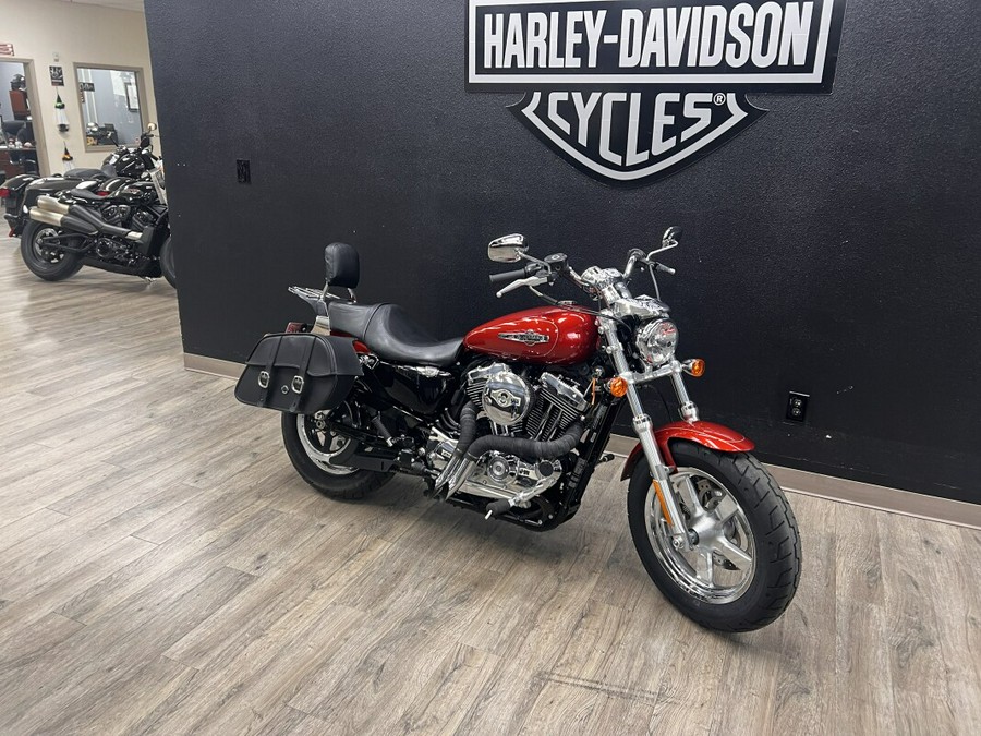 2014 Harley-Davidson Sportster 1200 Custom