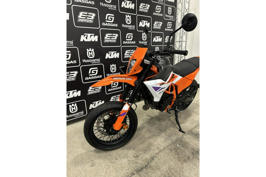 2026 KTM 390 SMC R