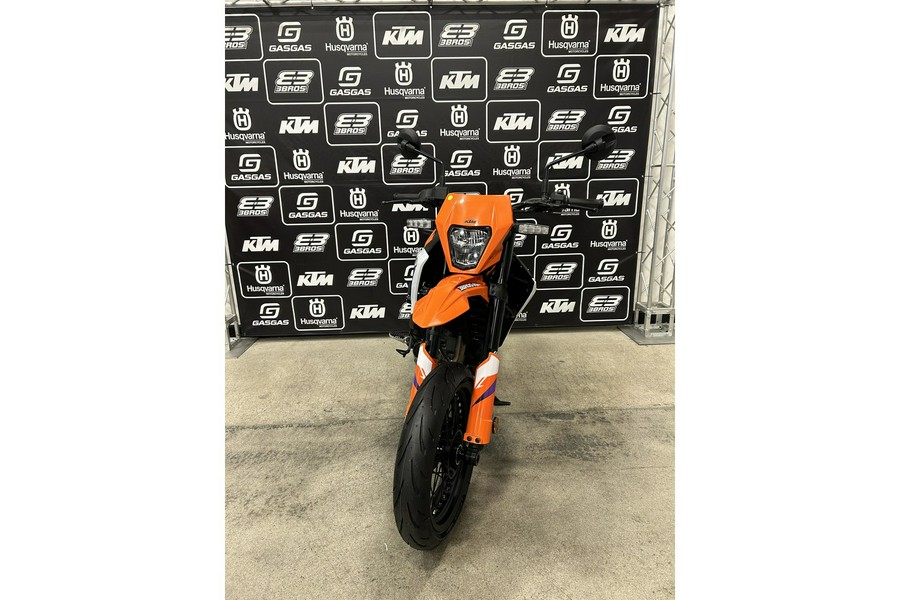 2026 KTM 390 SMC R