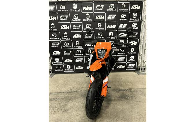 2026 KTM 390 SMC R