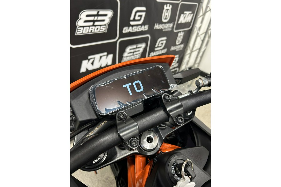 2026 KTM 390 SMC R