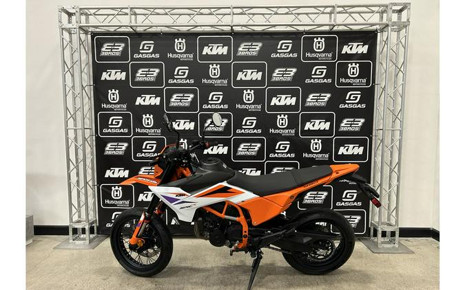 2026 KTM 390 SMC R