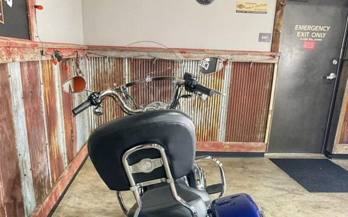 2015 Harley-Davidson® FLD - Dyna® Switchback™