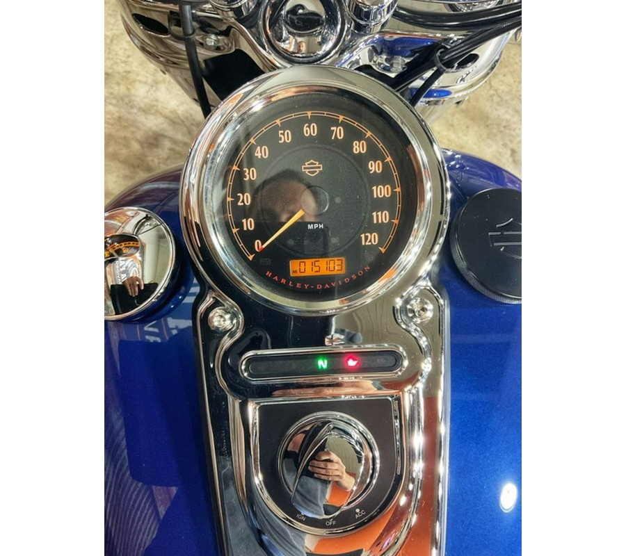 2015 Harley-Davidson® FLD - Dyna® Switchback™