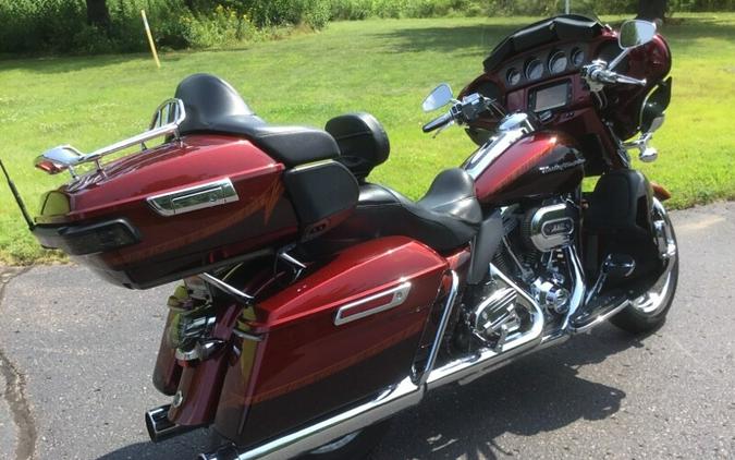 2014 CVO™ Electra Glide Ultra Limited® BURGUNDY/MAROON W/ PINSTRIPE