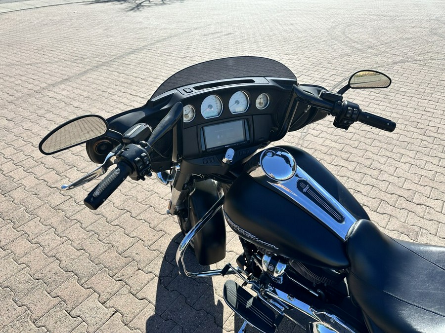 FLHXS 2017 Street Glide Special