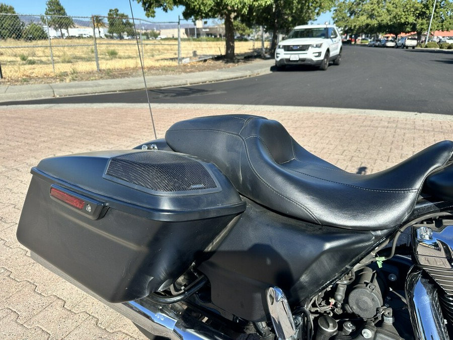 FLHXS 2017 Street Glide Special