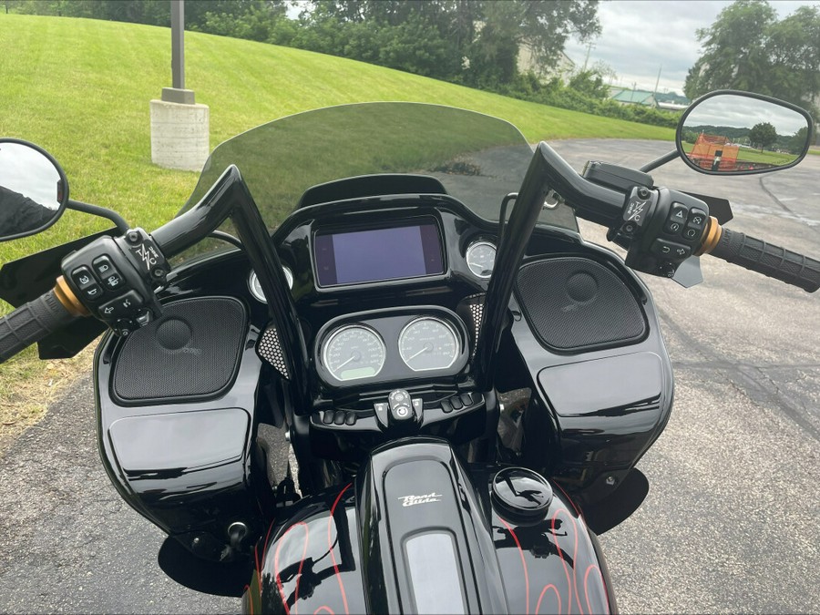 2022 Harley-Davidson Road Glide ST Vivid Black