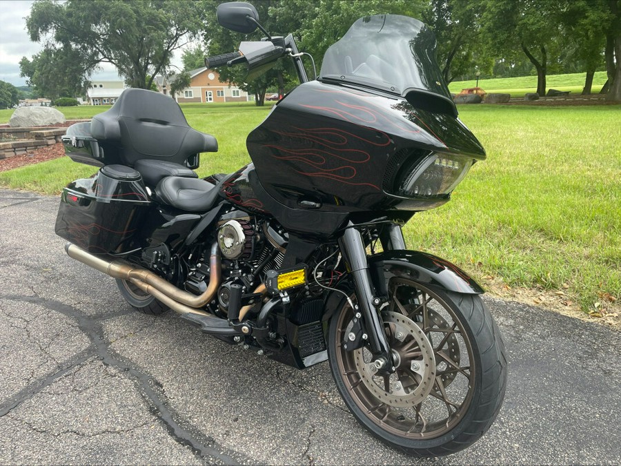 2022 Harley-Davidson Road Glide ST Vivid Black