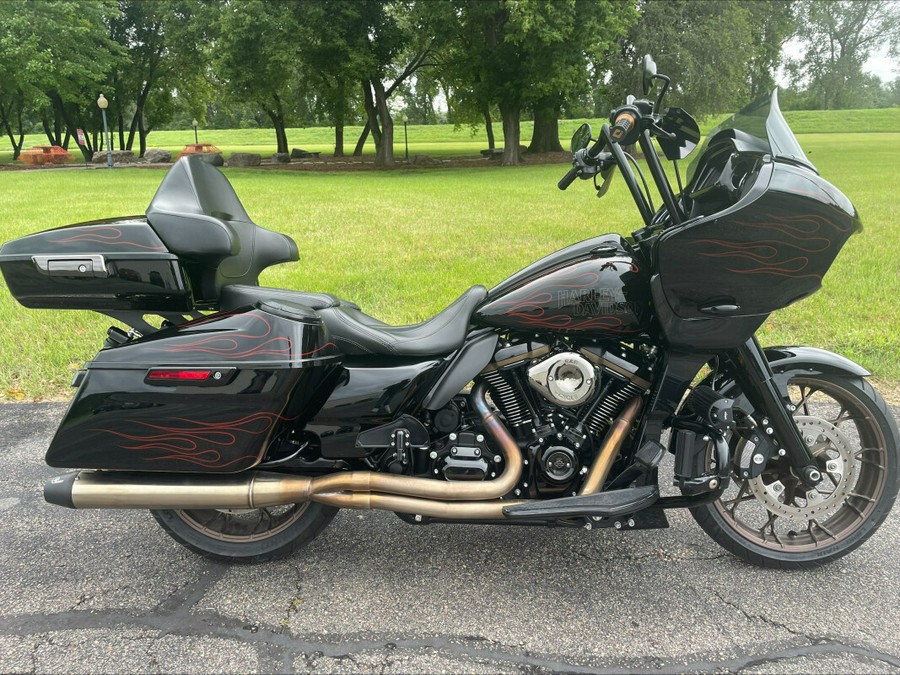 2022 Harley-Davidson Road Glide ST Vivid Black