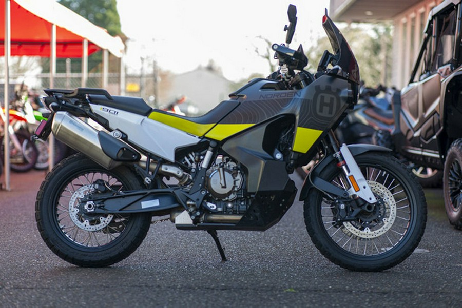 2022 Husqvarna Norden 901
