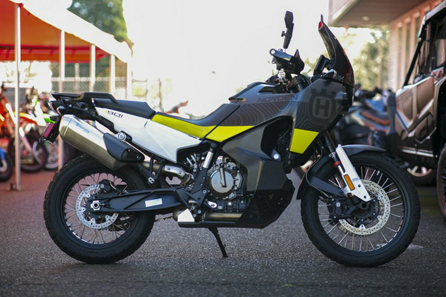 2022 Husqvarna Norden 901