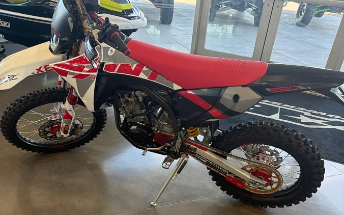 2025 Fantic XEF250