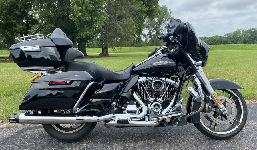 2018 Harley-Davidson Street Glide Vivid Black