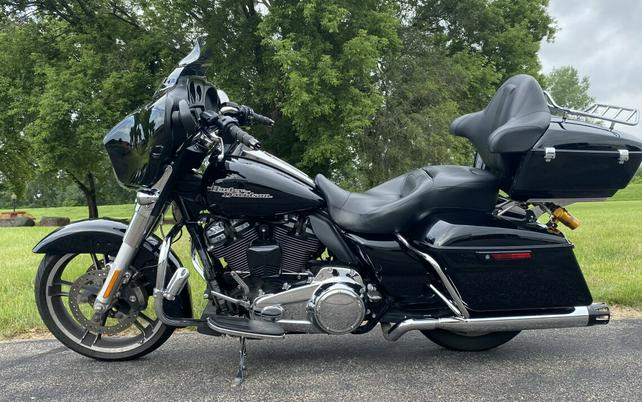 2018 Harley-Davidson Street Glide Vivid Black