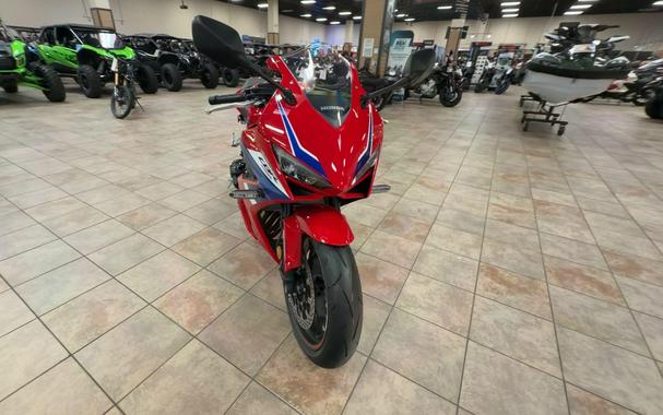 2026 Honda CBR650R E-CLUTCH