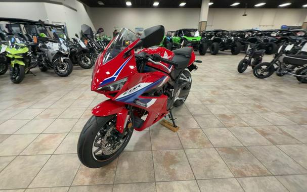 2026 Honda CBR650R E-CLUTCH