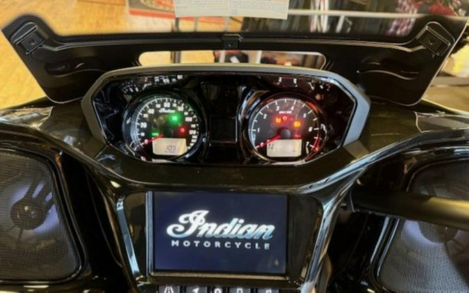 2025 Indian CHALLENGER DARK HORSE POWERBAND