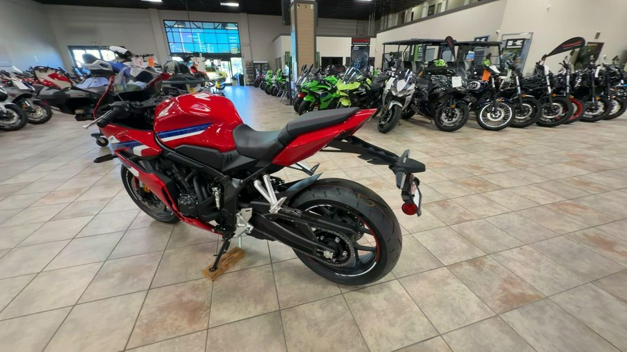 2026 Honda CBR650R E-CLUTCH