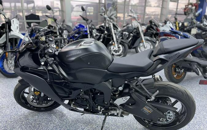 2024 Kawasaki Ninja® ZX™-6R ABS Metallic Flat Spark Black/Ebony
