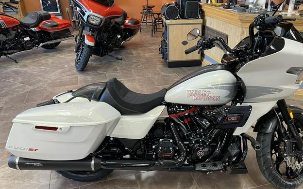 2024 Harley-Davidson CVO™ Road Glide® ST Golden White Pearl