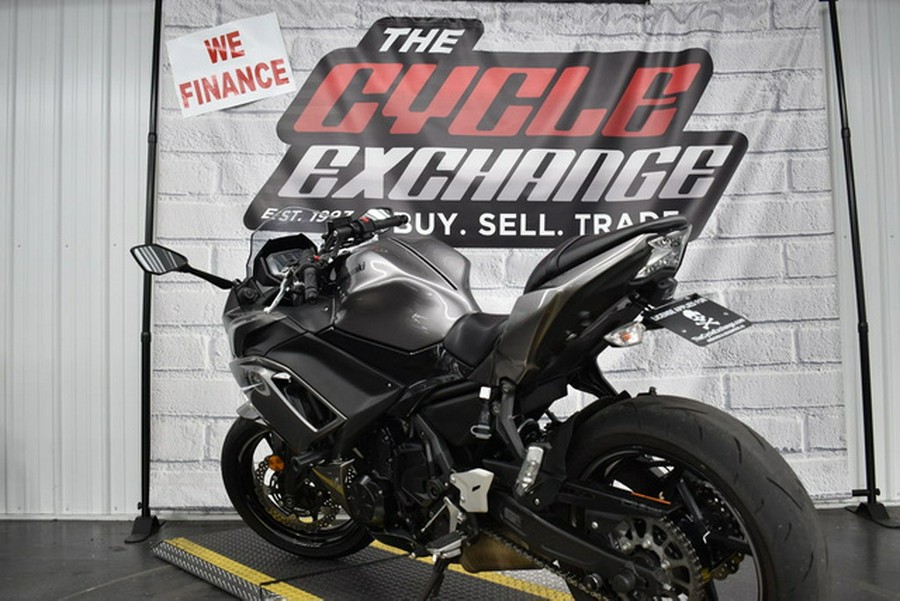 2021 Kawasaki Ninja 650 Metallic Graphite Gray/Metallic Spark B
