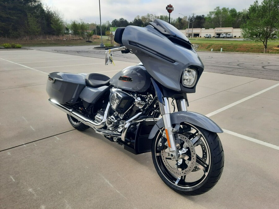 2026 Harley-Davidson® Street Glide® Dark Billiard Gray Chrome Trim