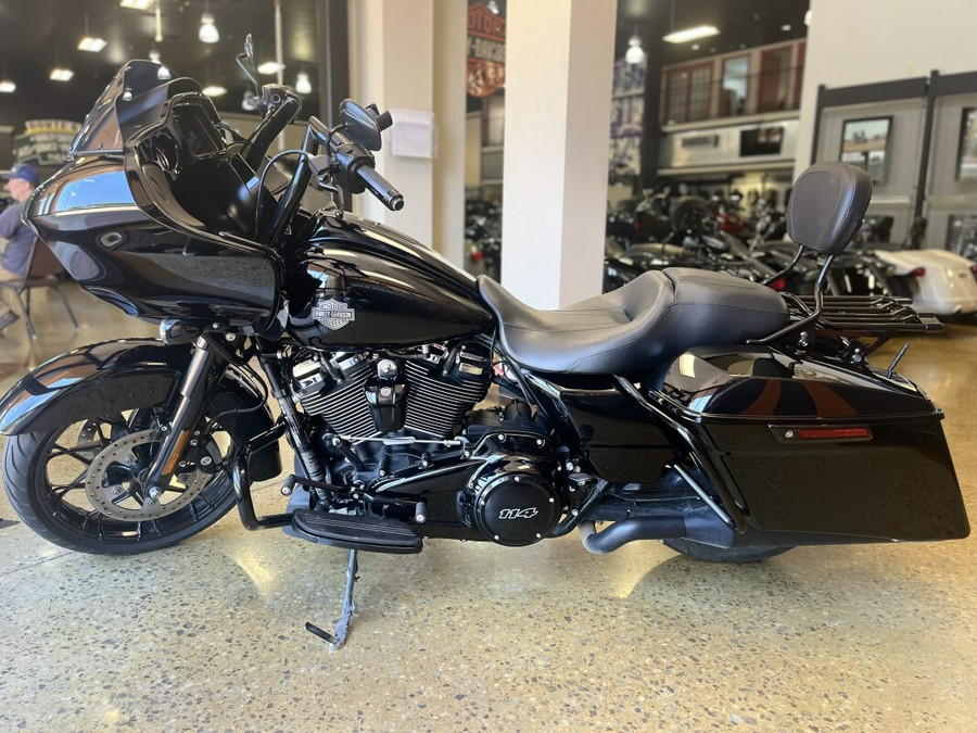 2022 Harley-Davidson Road Glide Special Vivid Black - Black Finish