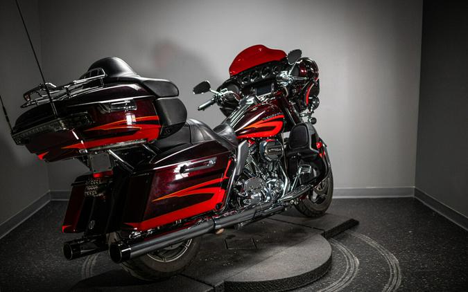 2017 CVO™ Limited (FLHTKSE)