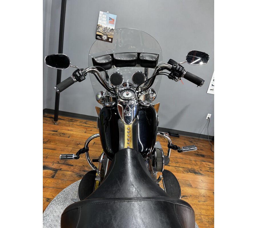 2009 Harley-Davidson® Heritage Softail® Classic BLACK W/PINSTRIPE