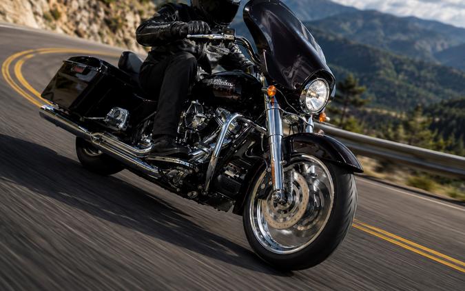 2011 HARLEY-DAVIDSON FLHXI - F614912