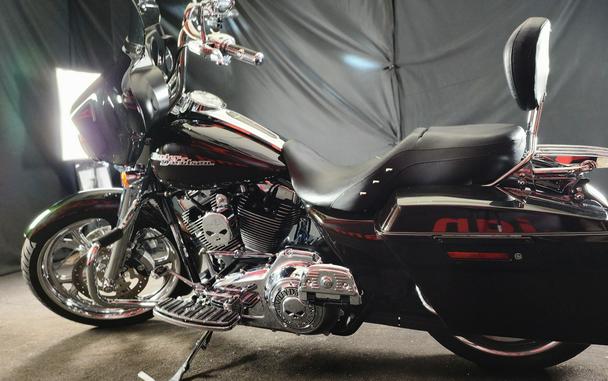 2011 HARLEY-DAVIDSON FLHXI - F614912