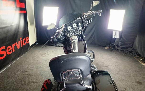2011 HARLEY-DAVIDSON FLHXI - F614912