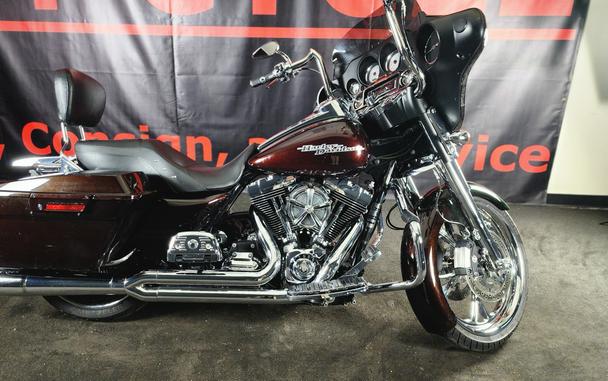 2011 HARLEY-DAVIDSON FLHXI - F614912