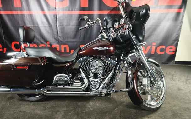 2011 HARLEY-DAVIDSON FLHXI - F614912