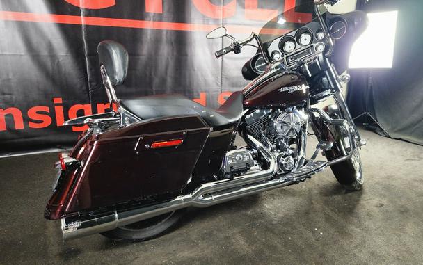 2011 HARLEY-DAVIDSON FLHXI - F614912