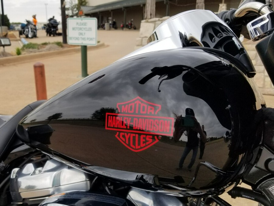 2019 Harley-Davidson Electra Glide Standard Vivid Black