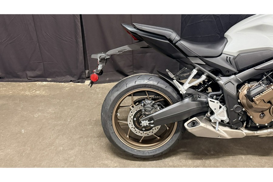 2025 Honda CB650R E-Clutch