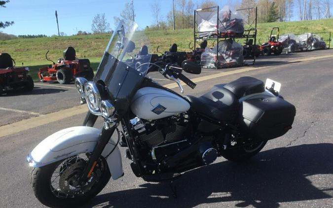 2025 Harley-Davidson® Heritage Classic White Onyx w/Laced Wheels
