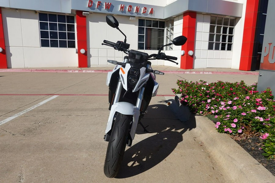2023 Suzuki GSX 8S