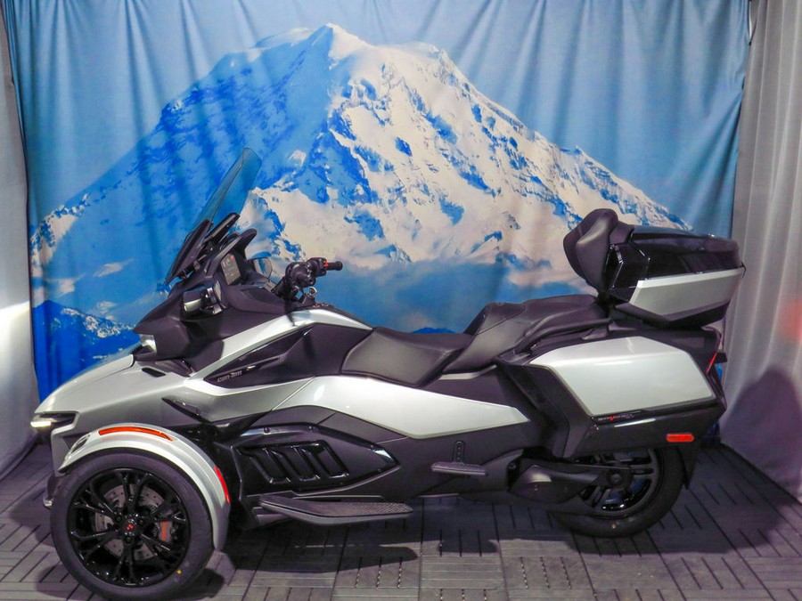 2024 Can-Am® Spyder RT Limited Dark Wheels