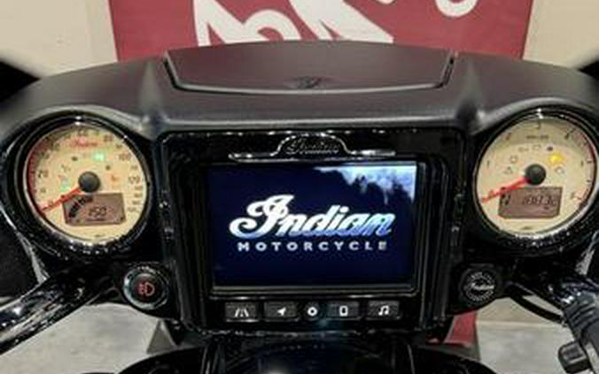 2021 Indian Motorcycle® Roadmaster® Thunder Black Pearl