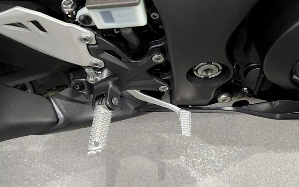 2025 Kawasaki ZX1002LSFAN