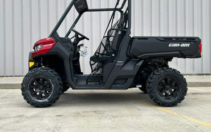 2024 Can-Am Defender DPS HD9 Red & Black