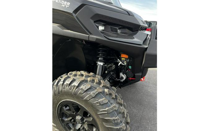 2026 Can-Am SSV DEF XTCAB 65 HD11 BK 26 XT CAB HD11