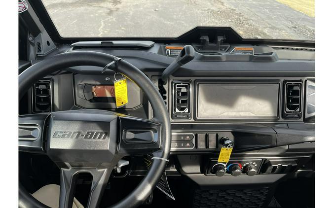 2026 Can-Am SSV DEF XTCAB 65 HD11 BK 26 XT CAB HD11