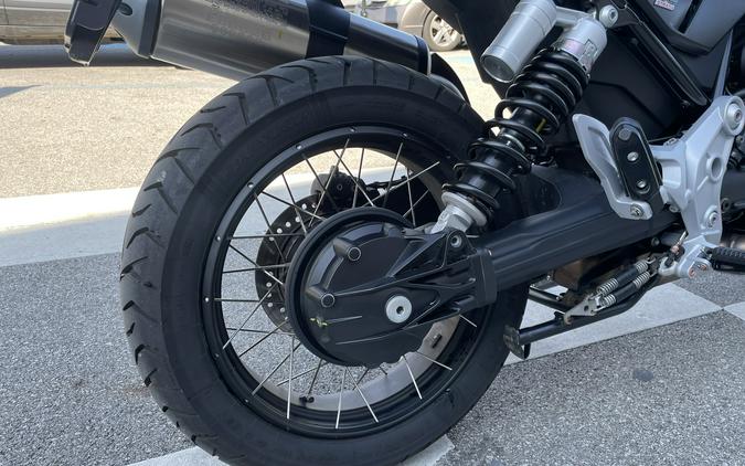 2025 Moto Guzzi V85 Strada