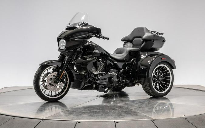 2026 Harley-Davidson FLHLT Street Glide 3 Limited in Vivid Black w/ black trim with 10 miles