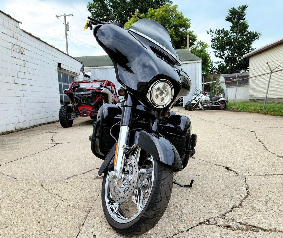 2015 Harley-Davidson® CVO™ Street Glide - FP8668